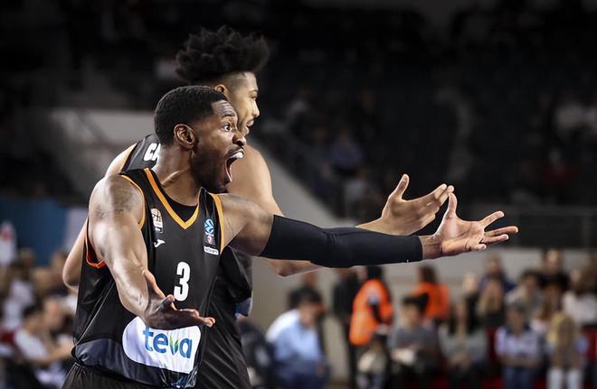 冲刺阶段CBA常规赛传出新动向，圣安东尼奥马刺绝杀压哨，管理层表态——管理层满意，年轻球员得到机的简单介绍